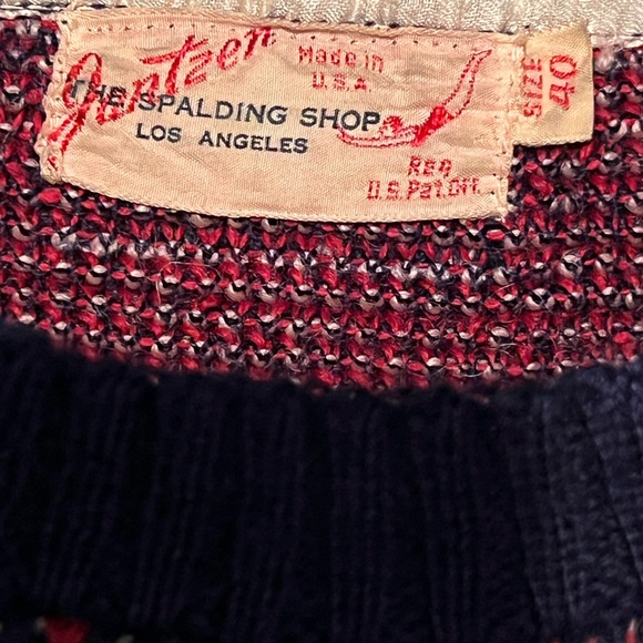 Jantzen sweater features a fun 1940s theme of polar bears and penguins. - Picture 4 of 5